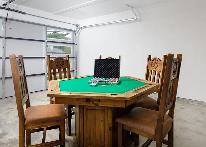 Holiday home Comfortable Poker House Near Kalahari & Dell Diamond