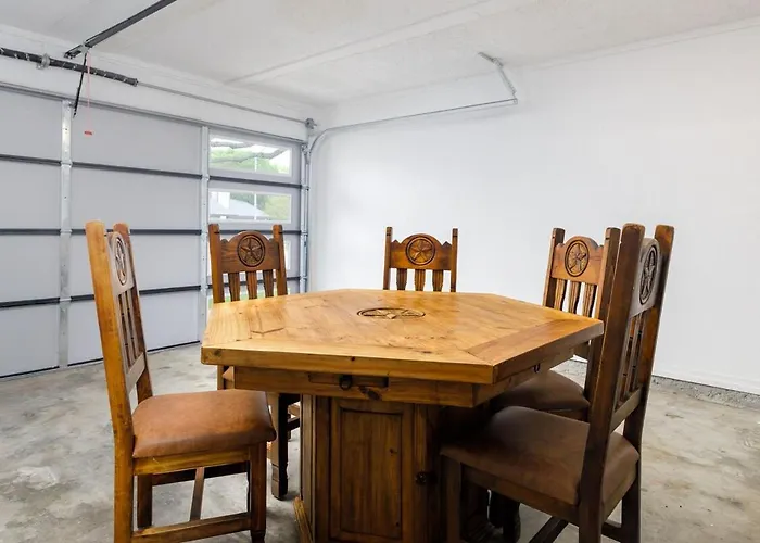 Comfortable Poker House Near Kalahari & Dell Diamond Round Rock