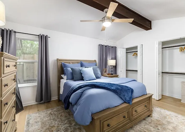 Comfortable Poker House Near Kalahari & Dell Diamond